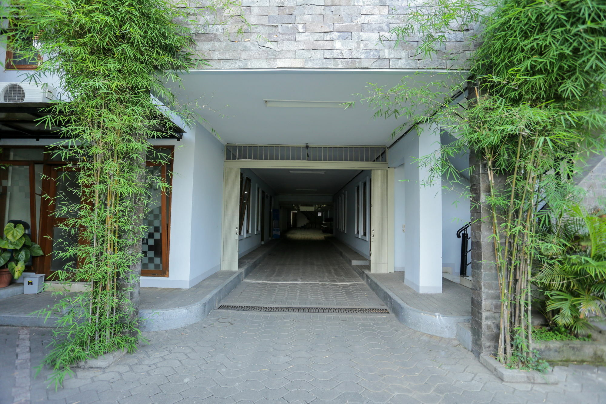 红多兹酒店-近苏卡加迪3号 万隆 外观 照片