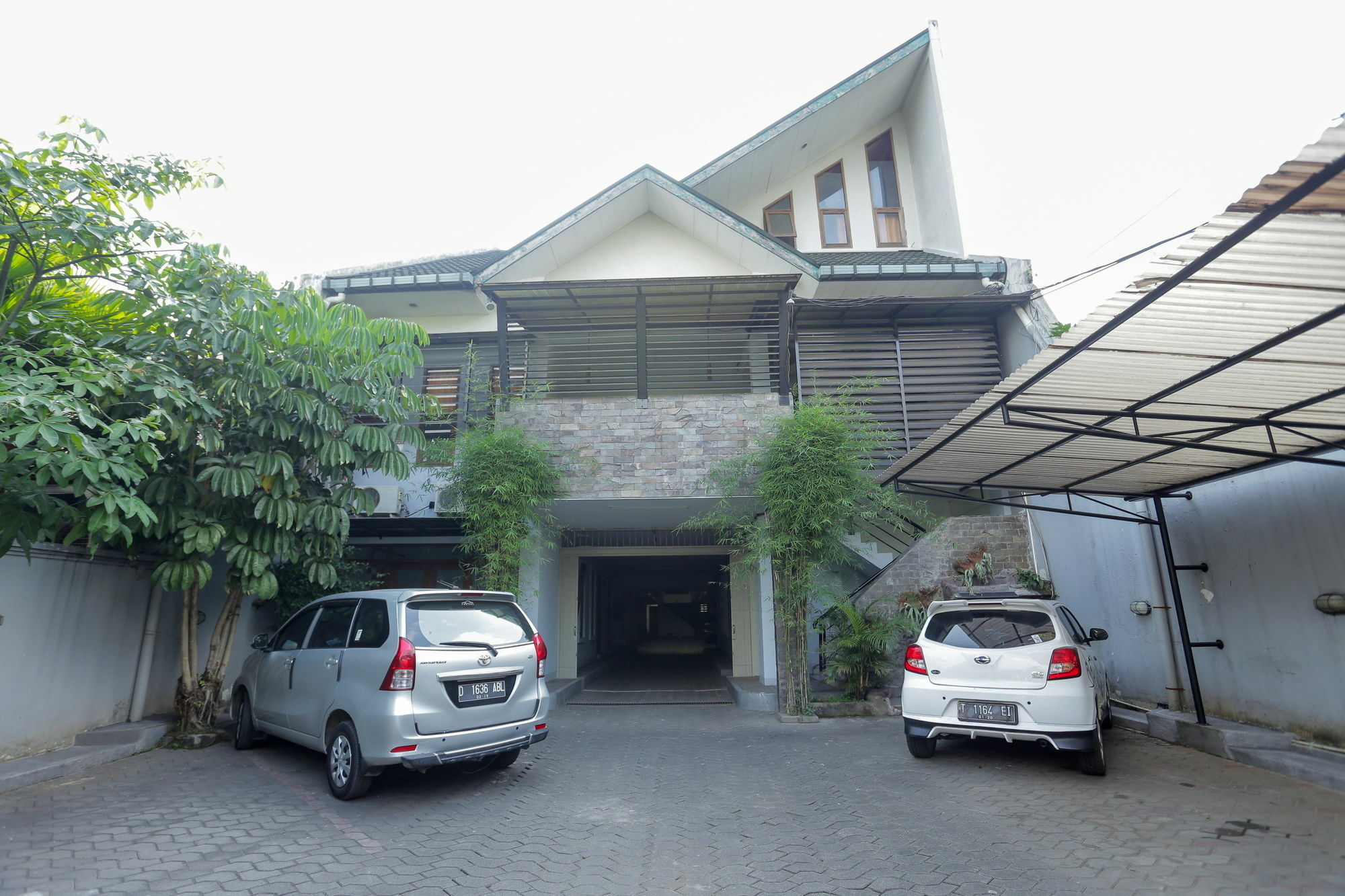 红多兹酒店-近苏卡加迪3号 万隆 外观 照片