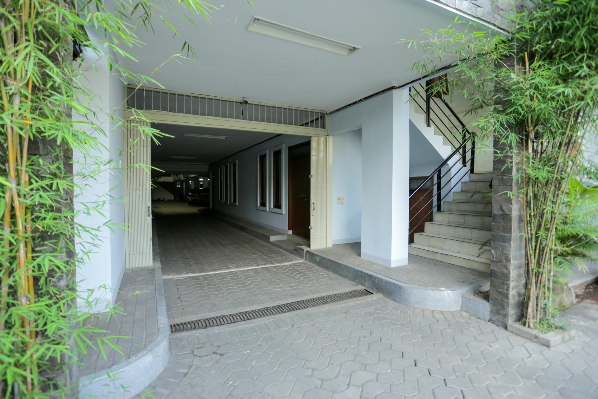 红多兹酒店-近苏卡加迪3号 万隆 外观 照片